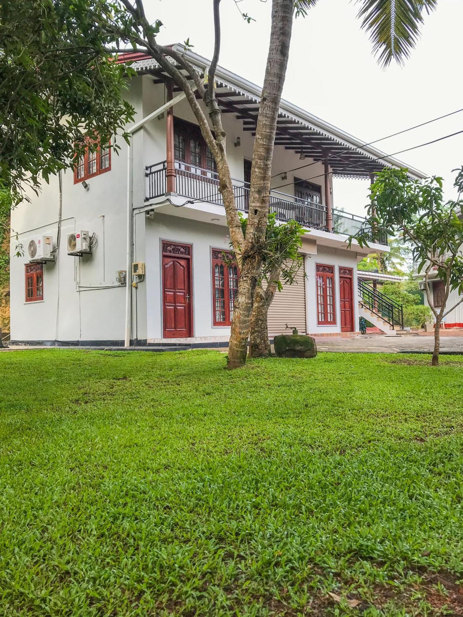 Girilena Homestay *