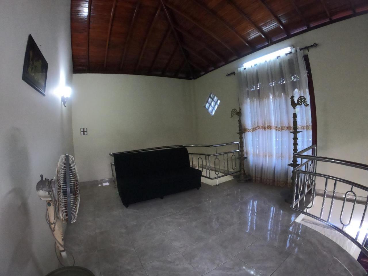 Girilena Homestay *